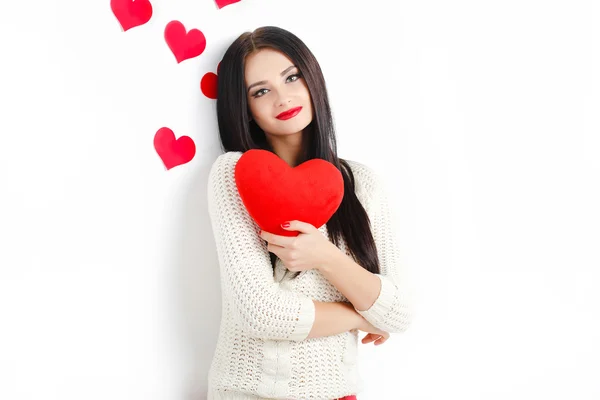 Porträtt av kärlek och alla hjärtans dag kvinna med hjärtat leende — Stockfoto