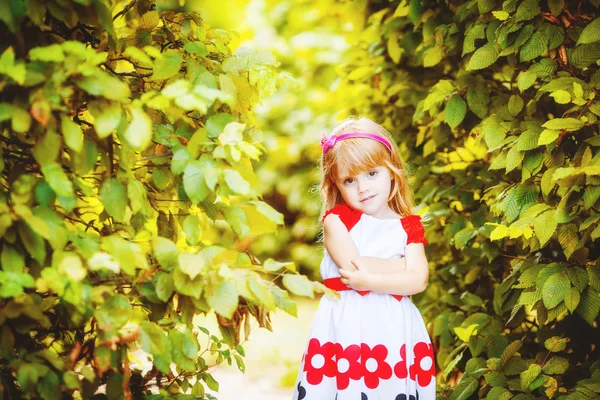 Portrait of beautiful little girl in summer green park — Stock Photo, Image