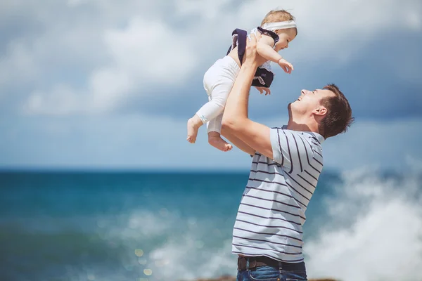 Portrait of a Happy family of man and infant child having fun by the blue sea in summertime — Stock Photo, Image