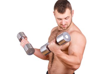 yakın çekim dumbbells ile beyaz arka plan üzerinde yapıyor kas adam portresi