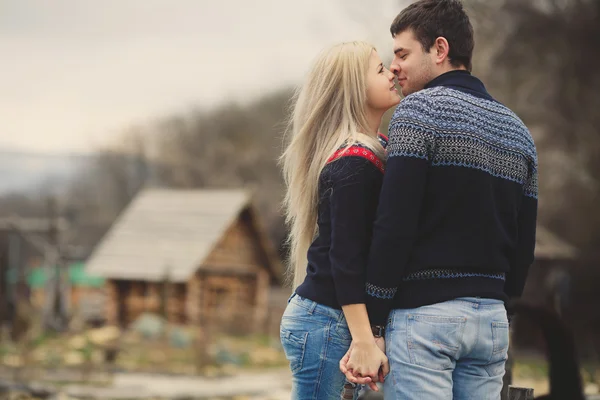 Young couple in love walking in autumn park holding hands — Stock Photo, Image