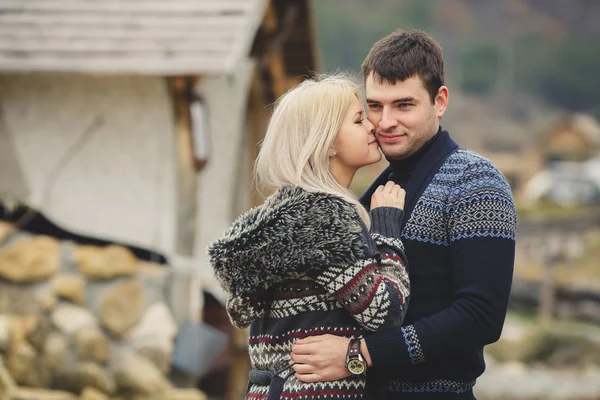 Young couple in love walking in autumn park holding hands — Stock Photo, Image