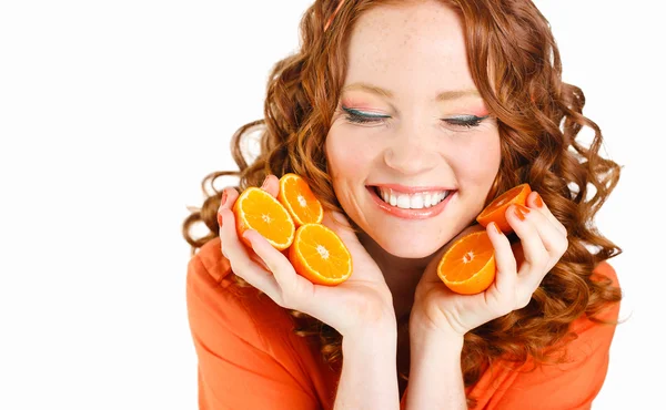 Portrait of attractive caucasian smiling woman isolated on white studio shot with oranges — Stock Photo, Image