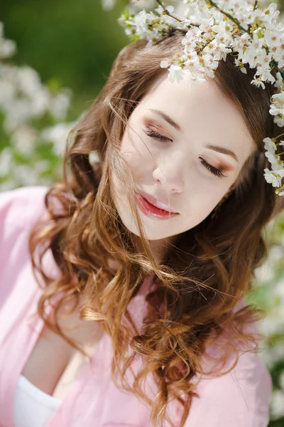 Retrato sensual de uma mulher de primavera — Fotografia de Stock