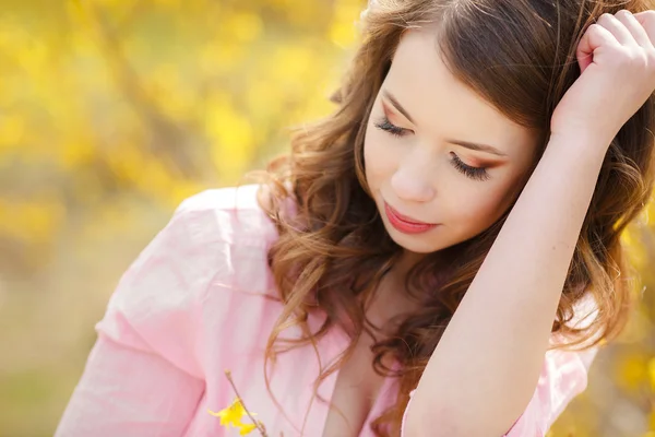 Sensual portrait of a spring woman — Stock Photo, Image