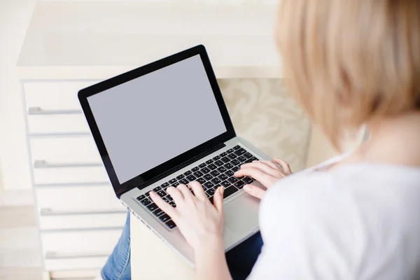 Young beautiful woman,working with laptop — Stock Photo, Image