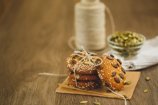 Hausgemachte Kekse mit Sesam und Schokolade — Stockfoto