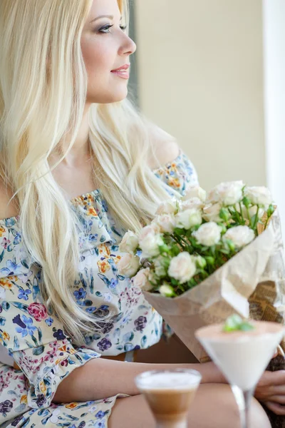 Portrait of beautiful blonde smiling woman with flowers — Stock Photo, Image