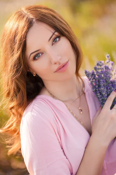 Beautiful girl on the lavender field. — Stock Photo, Image