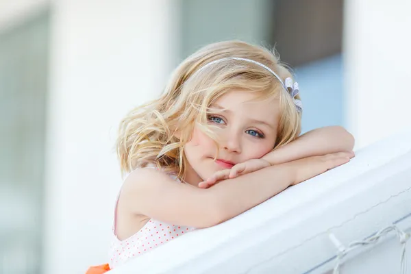 Cute little girl, smiling in the city. — Stock Photo, Image