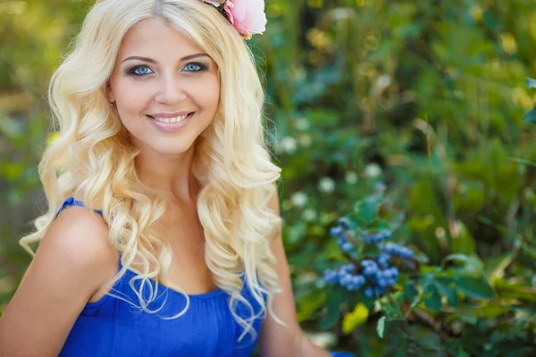 Summer portrait of a beautiful young blonde — Stock Photo, Image