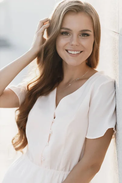 Young happy smiling woman in hat outdoor — Stock Photo, Image