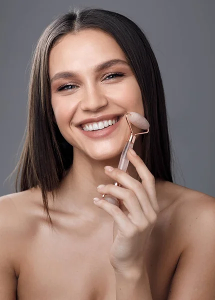 Beautiful face woman portrait in studio indoor — Stock Photo, Image