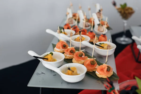 Close-up catering canape food service — Stockfoto