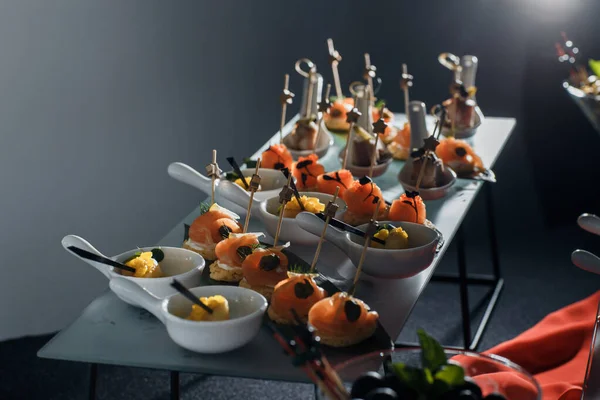 Detailní catering canape food service — Stock fotografie