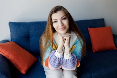 İçerideki güzel kadın. Yüksek kalite fotoğraf