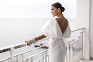 Lüks gelinlik içinde güzel bir gelinin portresi. - Evet. Yüksek kalite fotoğraf