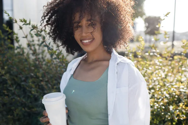 Pretty Young Afro Woman Coffee Outdoors High Quality Photo — Photo