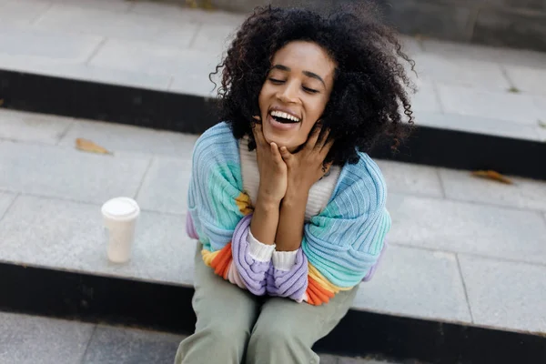 Smiling Afro American Woman Portrait Outdoors High Quality Photo — Foto Stock