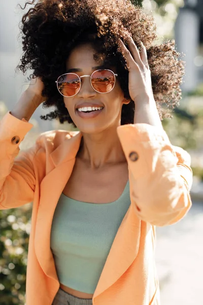 Smiling Afro American Woman Portrait Outdoors High Quality Photo — Photo