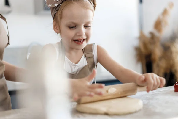 Preschool Young Girl Baking Home High Quality Photo — Stok fotoğraf
