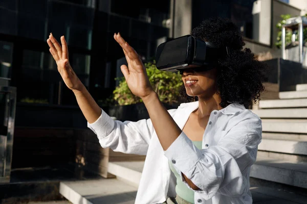 Pretty Young Afro Woman Using Glasses Outdoors High Quality Photo Imágenes de stock libres de derechos