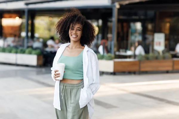 Pretty Young Afro Woman Coffee Outdoors High Quality Photo — Foto Stock