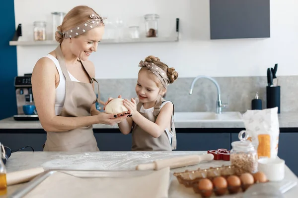 Mother Daughter Cooking Baking Kitchen High Quality Photo — Stok fotoğraf