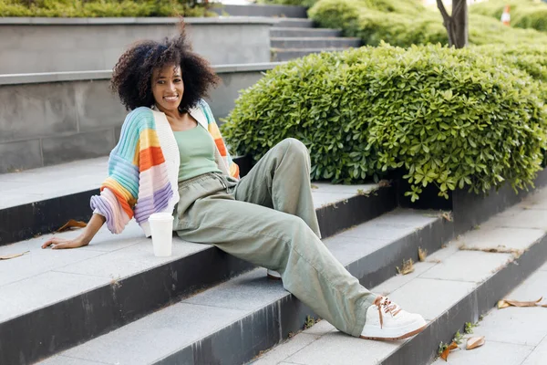 Joyful African American Woman Portrait Outdoors High Quality Photo — 스톡 사진