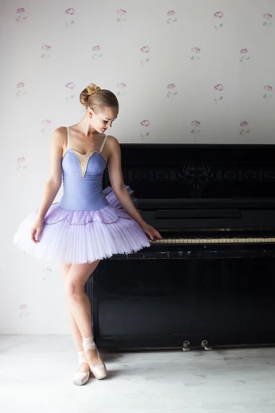 Ballerina di danza classica — Foto Stock