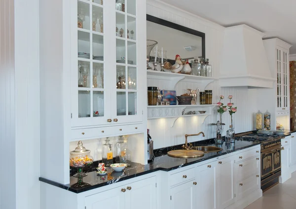 Witte keuken — Stockfoto