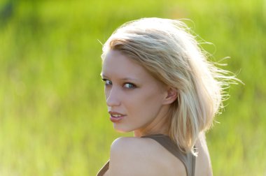 genç güzel sarışın