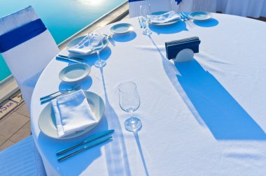 yuvarlak yemek masası