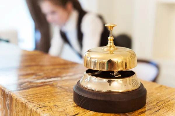 Ich schaue mich im Inneren des Hotels um — Stockfoto