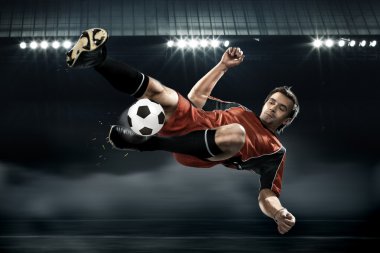 topu çarpıcı futbolcu