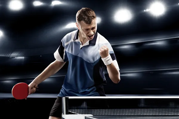 tenis oyuncusu zafer kutluyor