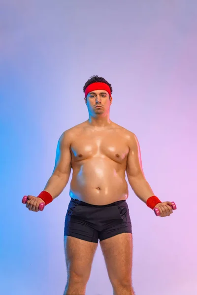 Hombre gordo con mancuernas quieren perder peso y convertirse en un atleta delgado. Concepto Fitness. —  Fotos de Stock