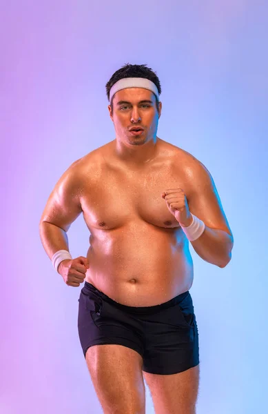 Un hombre muy gordo corriendo para perder peso y convertirse en un atleta delgado. Ejecutar deporte hombre. —  Fotos de Stock
