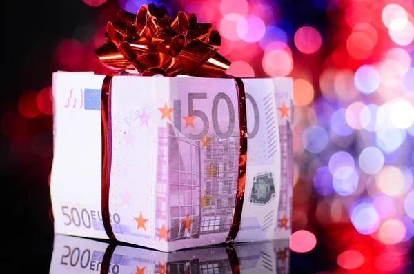 Caja de regalo hecha de euros — Foto de Stock