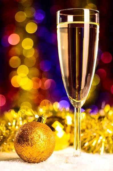Champagne med jul leksaker — Stockfoto