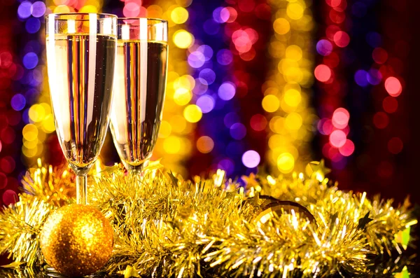 Champagner mit Weihnachtsspielzeug — Stockfoto