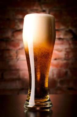 cam masa üzerinde Lager