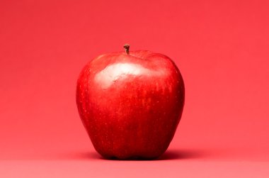 kırmızı lezzetli elma