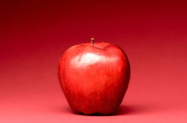 kırmızı lezzetli elma