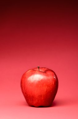 kırmızı lezzetli elma