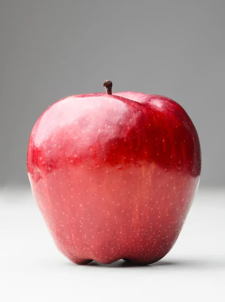 Röda läckra apple — Stockfoto