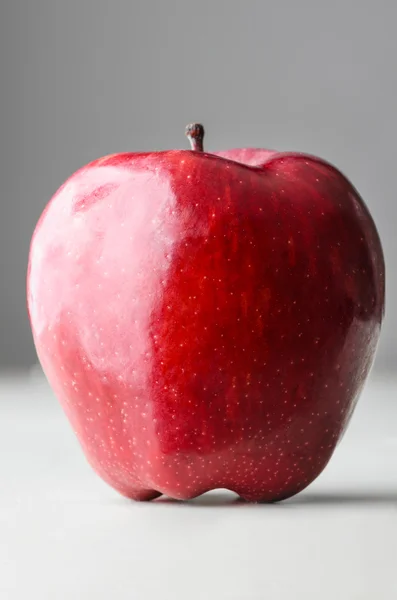 Röda läckra apple — Stockfoto