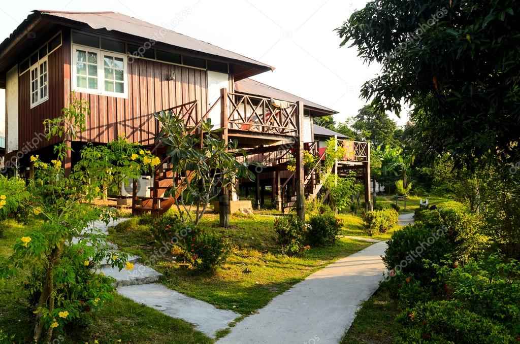 Häuser auf Stelzen — Redaktionelles Stockfoto © sergeypeterman #20342013