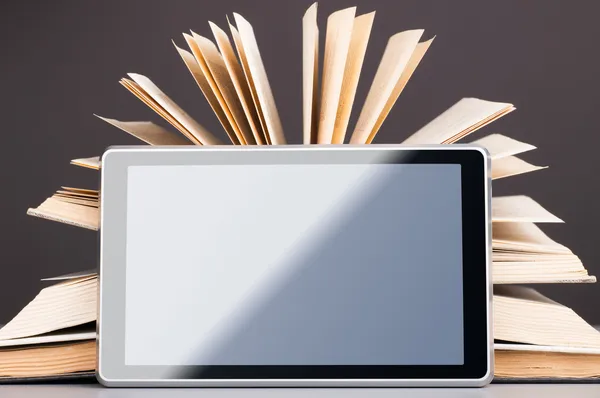 Books and tablet — Stock Photo, Image