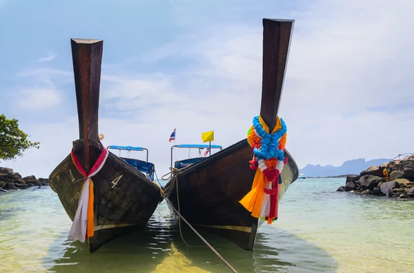 Barcos, mar y acantilados —  Fotos de Stock